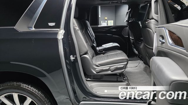 Cadillac Escalade 2022 — photo 17