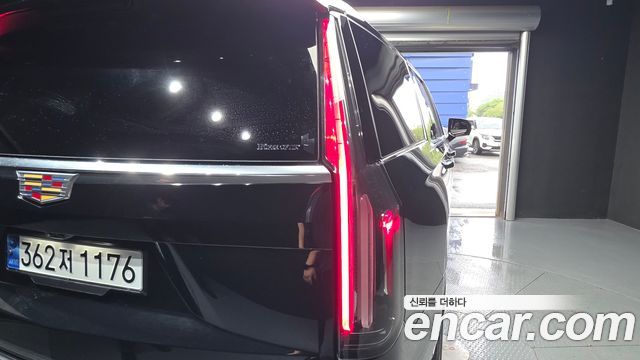 Cadillac Escalade 2022 — photo 9