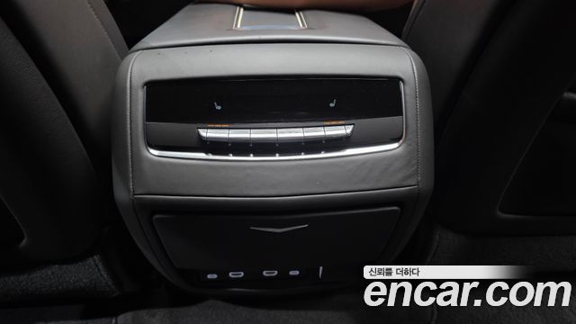 Cadillac Escalade 2022 — photo 32
