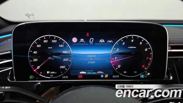 Mercedes-Benz E-Class 2024 — photo 11
