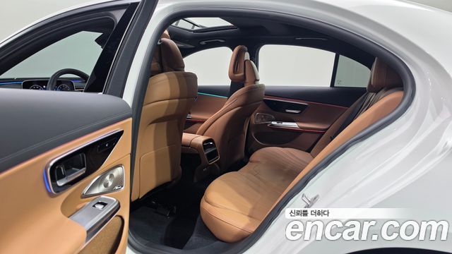 Mercedes-Benz E-Class 2024 — photo 17