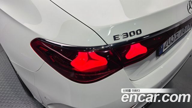 Mercedes-Benz E-Class 2024 — photo 9