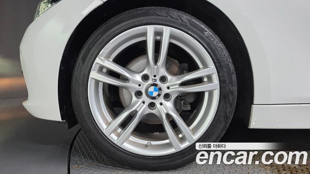 BMW 3-Series 2018 — photo 5