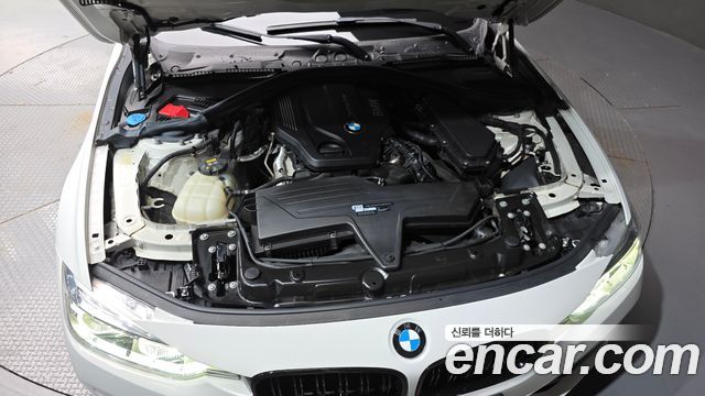 BMW 3-Series 2018 — photo 6