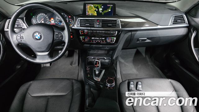 BMW 3-Series 2018 — photo 10