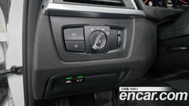 BMW 3-Series 2018 — photo 18