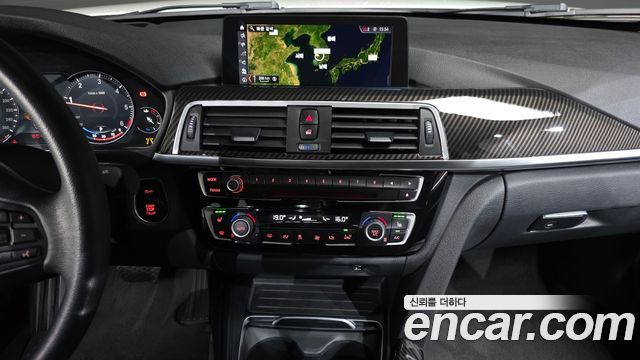 BMW 3-Series 2018 — photo 20