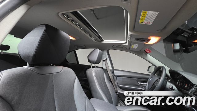 BMW 3-Series 2018 — photo 26