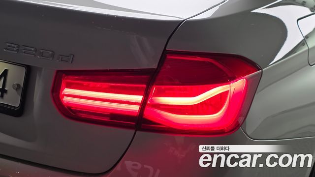 BMW 3-Series 2018 — photo 9