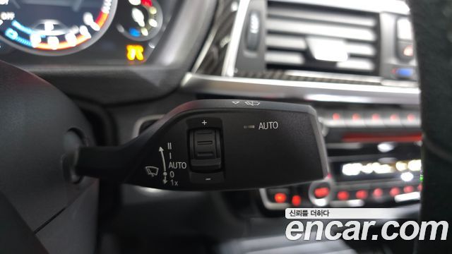 BMW 3-Series 2018 — photo 29