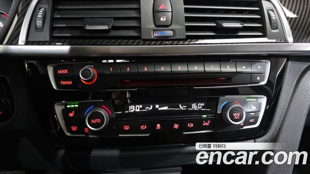 BMW 3-Series 2018 — photo 31