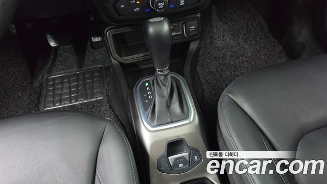 Jeep Renegade 2019 — photo 12