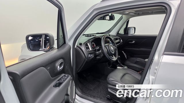 Jeep Renegade 2019 — photo 13