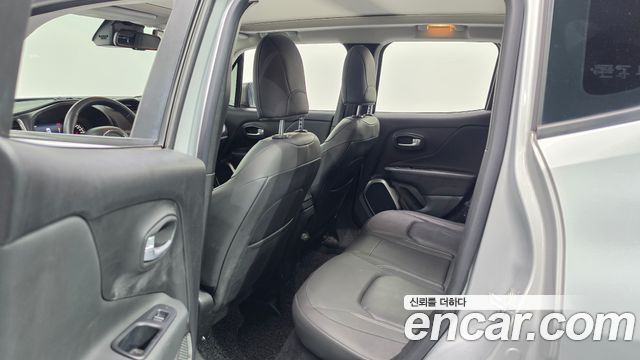 Jeep Renegade 2019 — photo 17