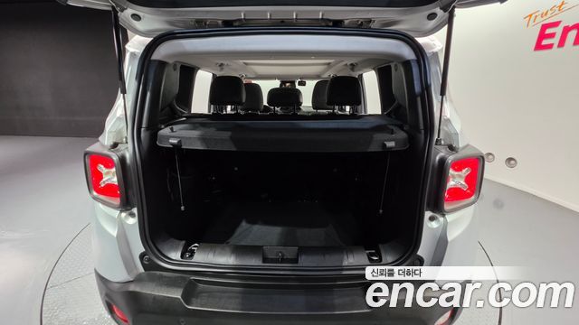 Jeep Renegade 2019 — photo 22