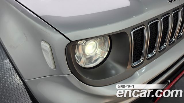 Jeep Renegade 2019 — photo 8