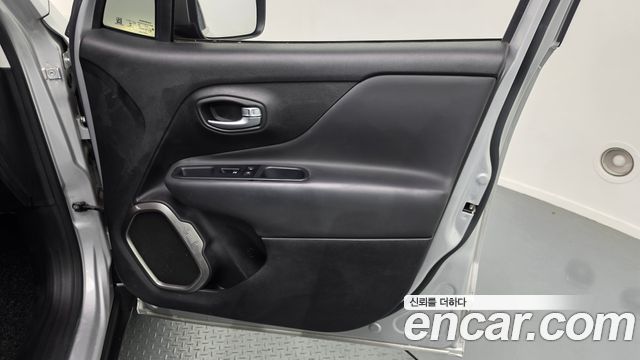 Jeep Renegade 2019 — photo 14