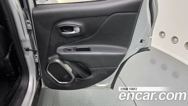 Jeep Renegade 2019 — photo 15