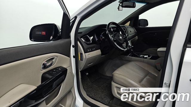 Kia Canival 2018 — photo 10