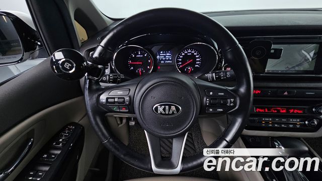 Kia Canival 2018 — photo 11