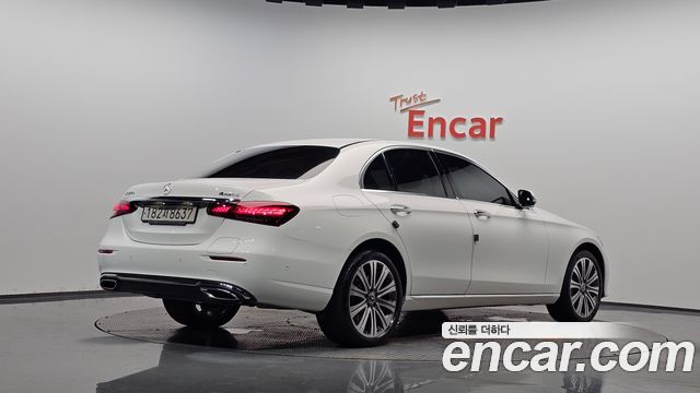 Mercedes-Benz E-Class 2023 — photo 2