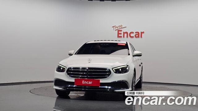 Mercedes-Benz E-Class 2023 — photo 3