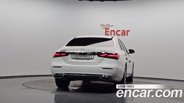 Mercedes-Benz E-Class 2023 — photo 4