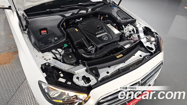 Mercedes-Benz E-Class 2023 — photo 6