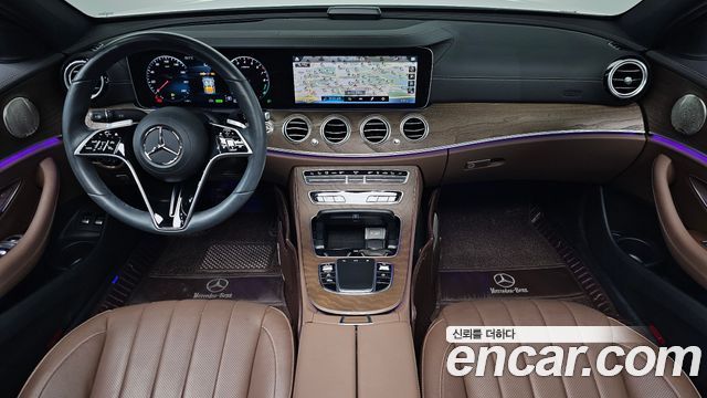 Mercedes-Benz E-Class 2023 — photo 10