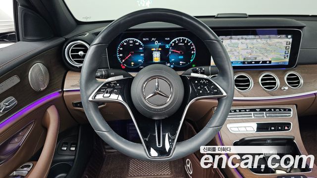Mercedes-Benz E-Class 2023 — photo 19