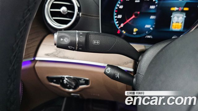 Mercedes-Benz E-Class 2023 — photo 21