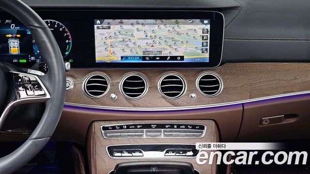 Mercedes-Benz E-Class 2023 — photo 23