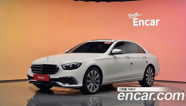 Mercedes-Benz E-Class 2023 — photo 1