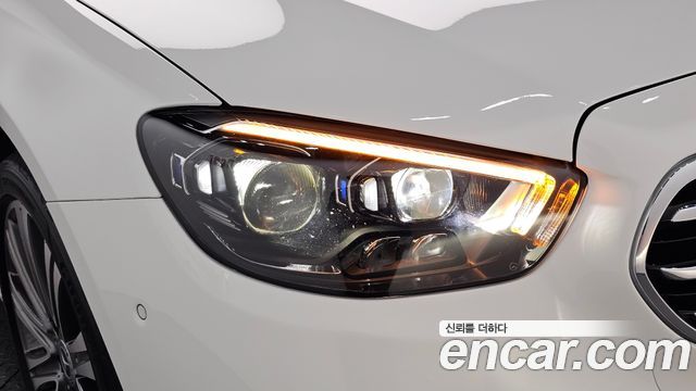 Mercedes-Benz E-Class 2023 — photo 8