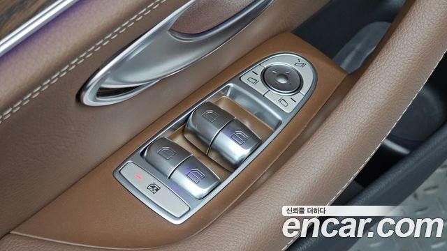 Mercedes-Benz E-Class 2023 — photo 30