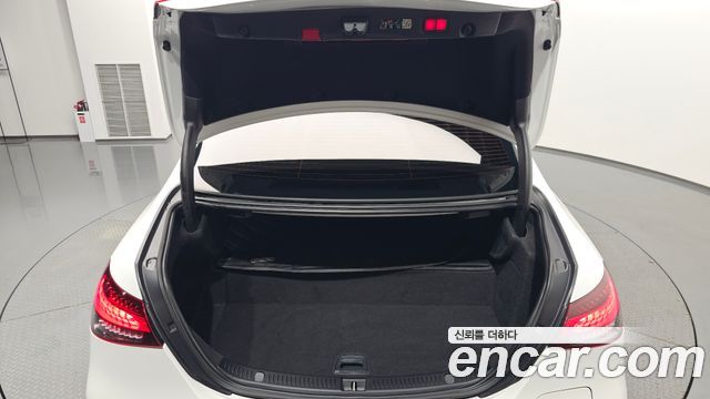 Mercedes-Benz E-Class 2023 — photo 35