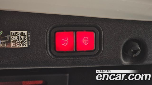 Mercedes-Benz E-Class 2023 — photo 36