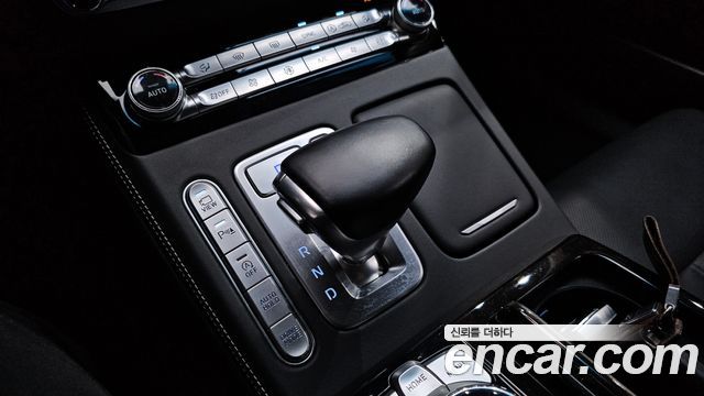 Genesis G90 2019 — photo 12