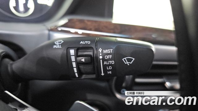 Genesis G90 2019 — photo 28