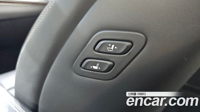Genesis G90 2019 — photo 33