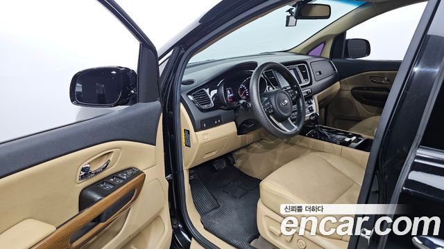Kia Canival 2016 — photo 10
