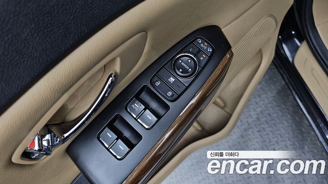 Kia Canival 2016 — photo 12