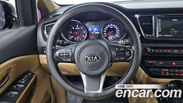 Kia Canival 2016 — photo 14
