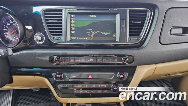 Kia Canival 2016 — photo 15