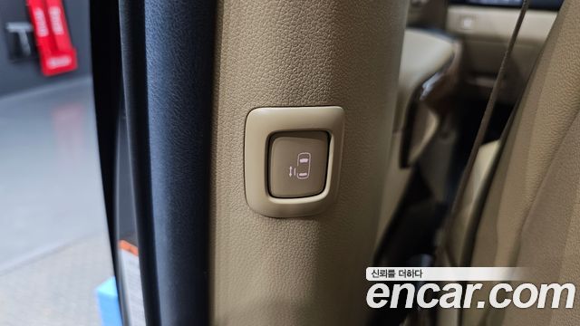 Kia Canival 2016 — photo 18
