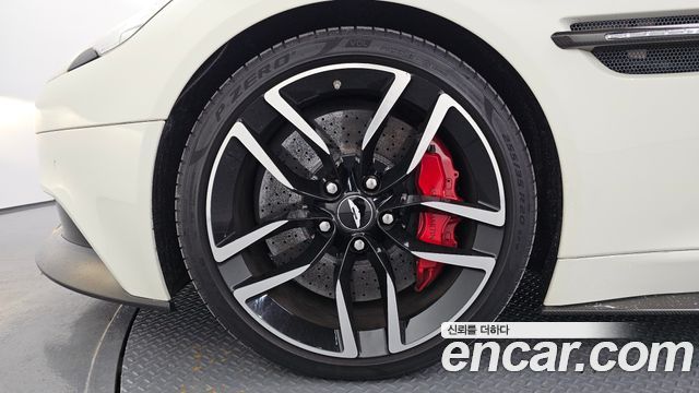 Aston Martin Vanquish 2015 — photo 5