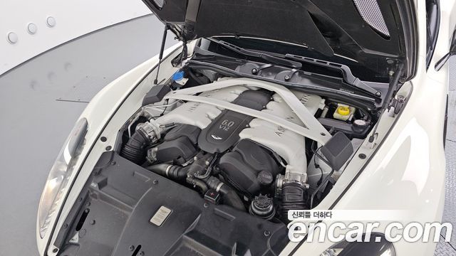 Aston Martin Vanquish 2015 — photo 6