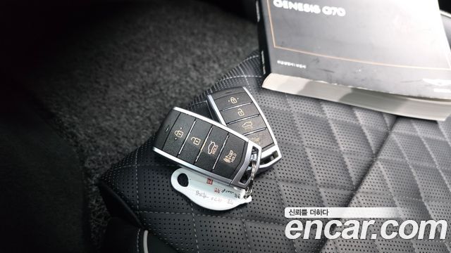 Genesis G70 2018 — photo 23