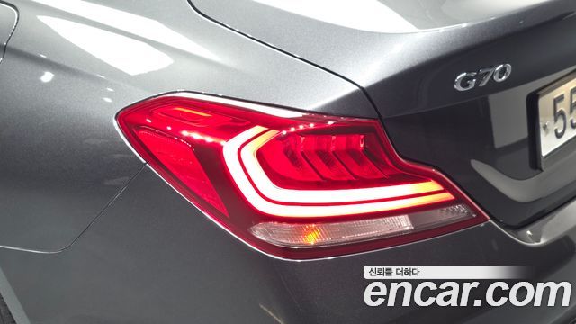 Genesis G70 2018 — photo 9