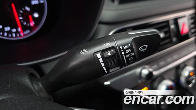 Genesis G70 2018 — photo 27